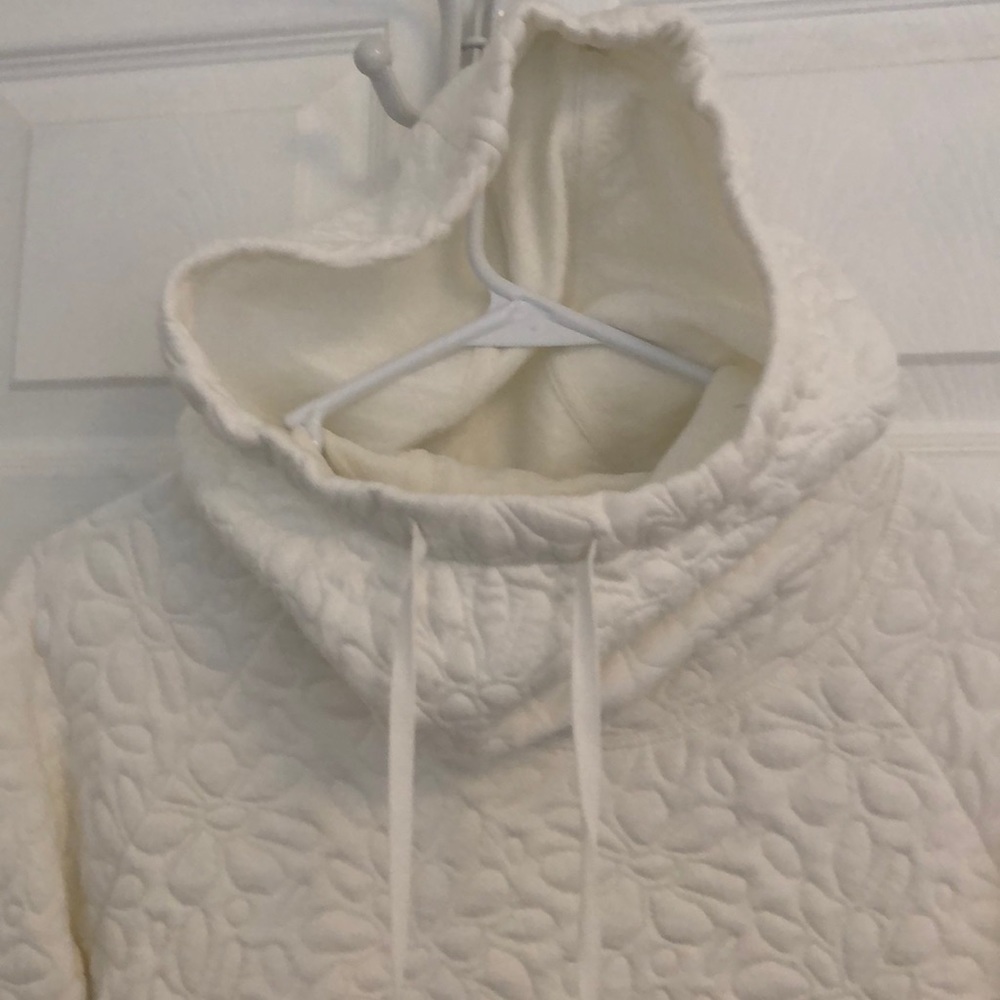 🖐 White quilted Dressbarn Scuba Hoodie - Picture 2 of 8